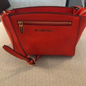 MICHAEL KORS Sophie Medium Messenger